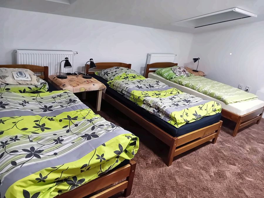 Ložnice se třemi jednolůžky